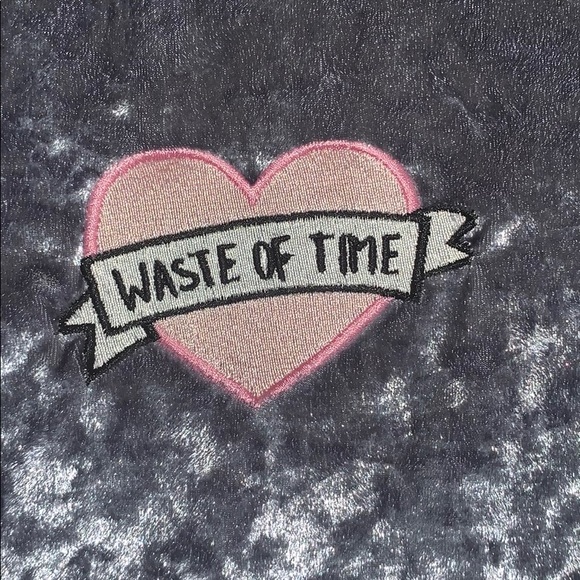 Crushed Velvet Embroidered Heart Waste of Time Tee - Picture 4 of 8